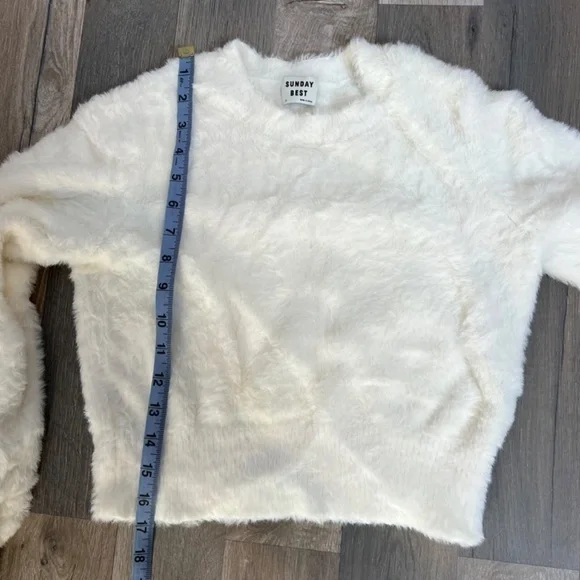 Aritzia Sunday Best Kitten Sweater - Picture 8 of 9